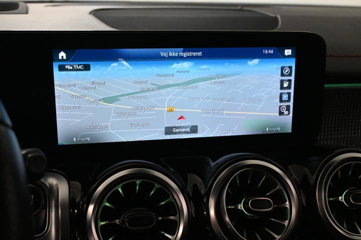 Sort Mercedes EQB350 fra 2022