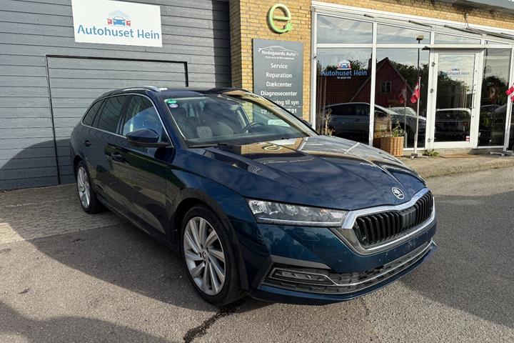 Blå Skoda Octavia fra 2021