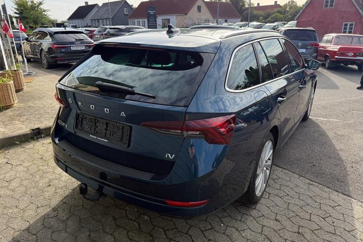 Blå Skoda Octavia fra 2021