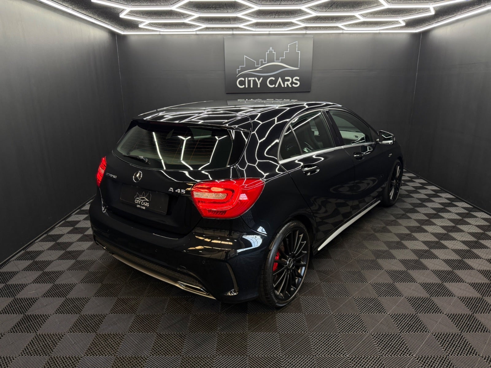 Sort Mercedes A45 fra 2014
