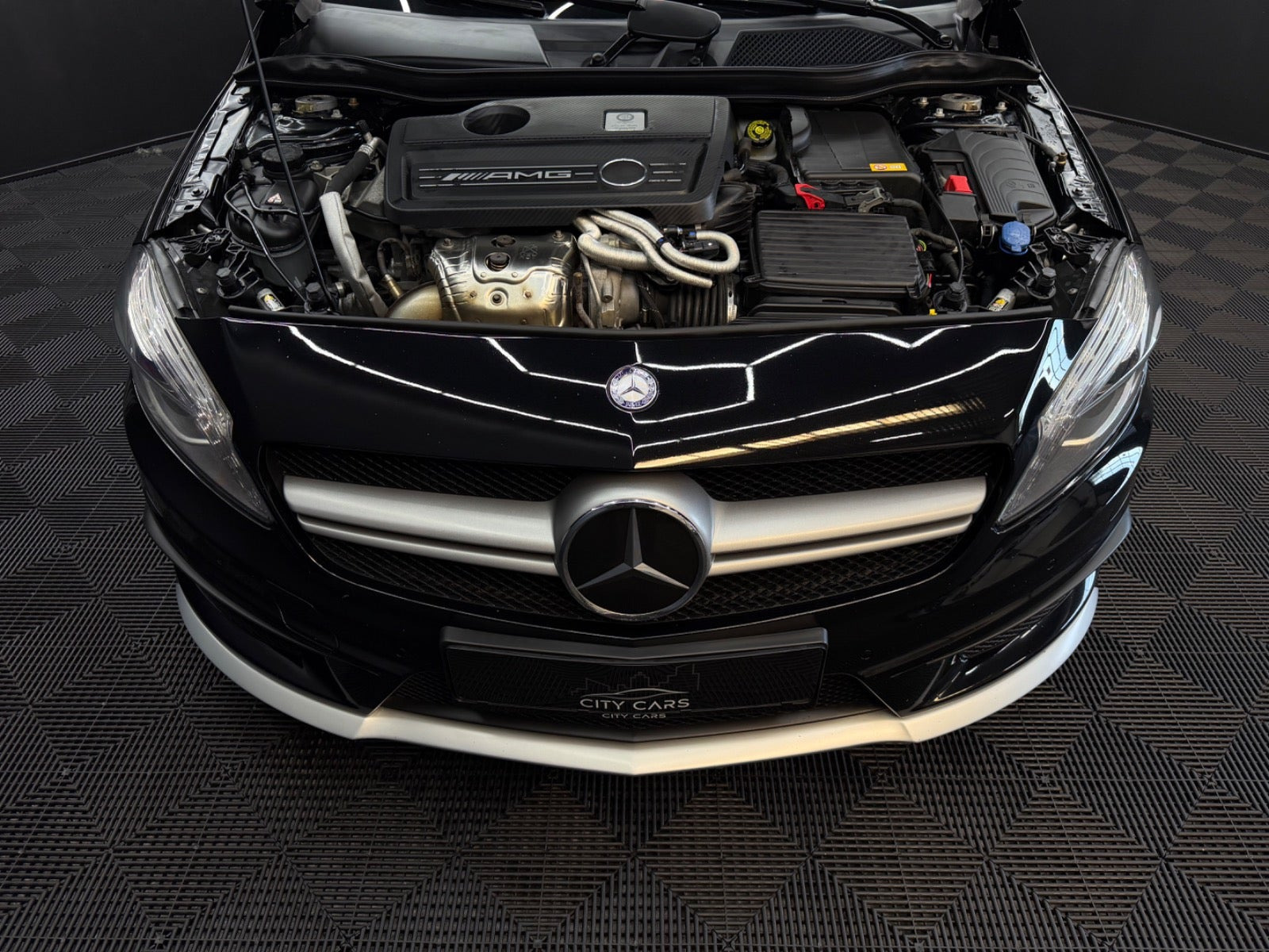 Sort Mercedes A45 fra 2014