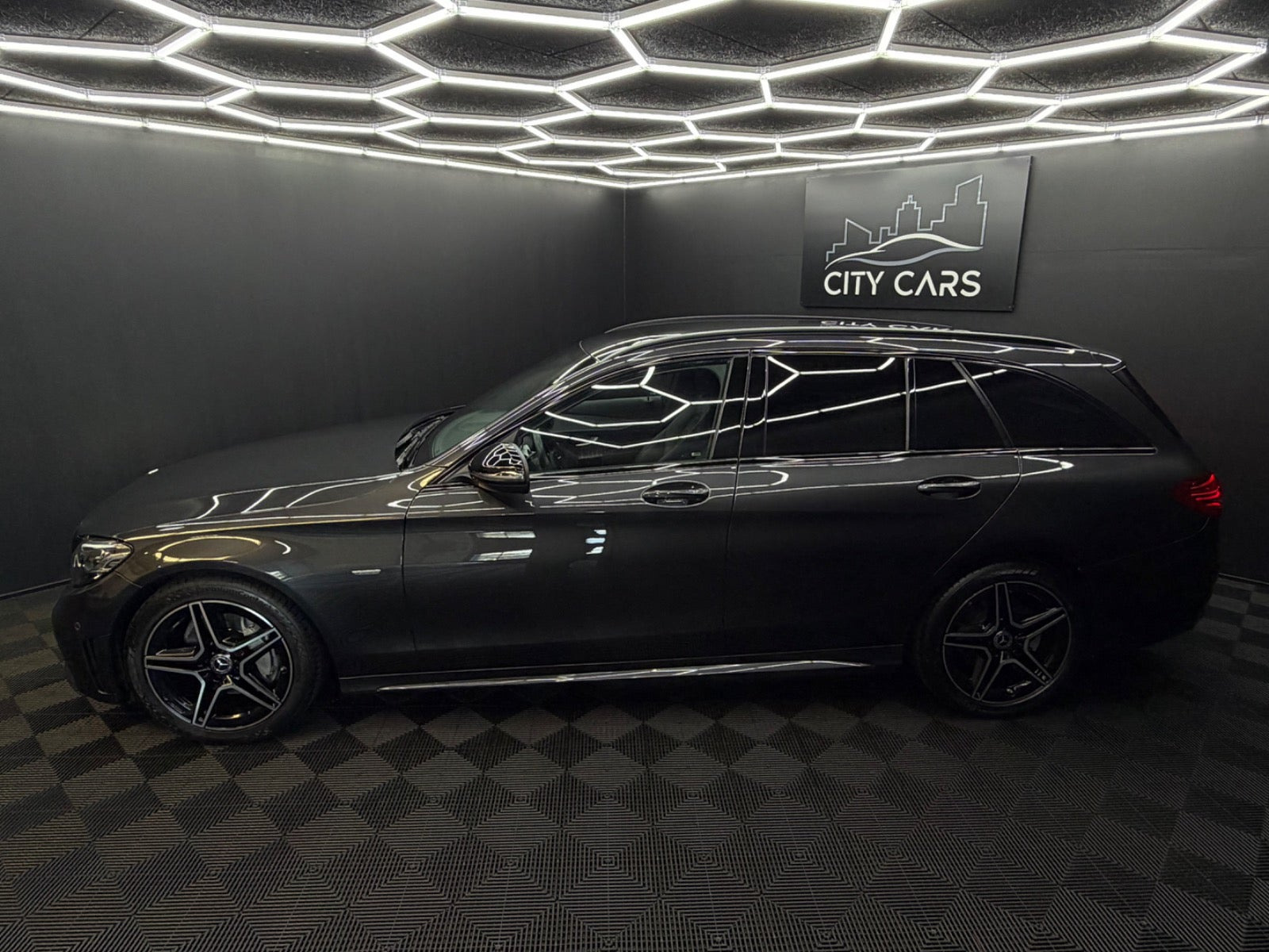 Grå Mercedes C220 d fra 2021