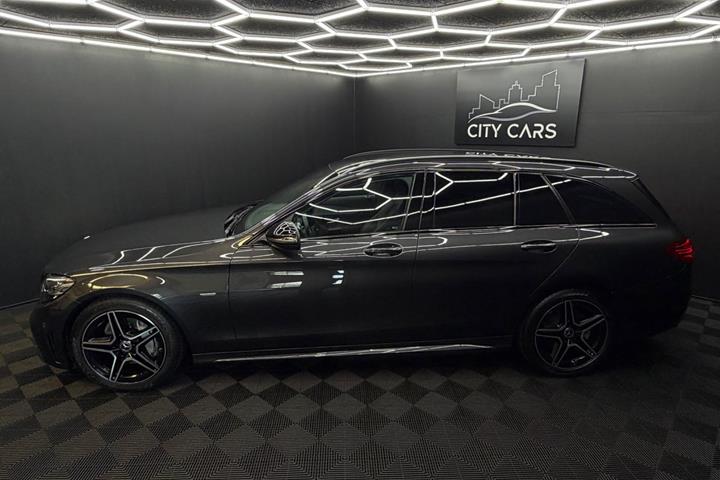 Grå Mercedes C220 d fra 2021