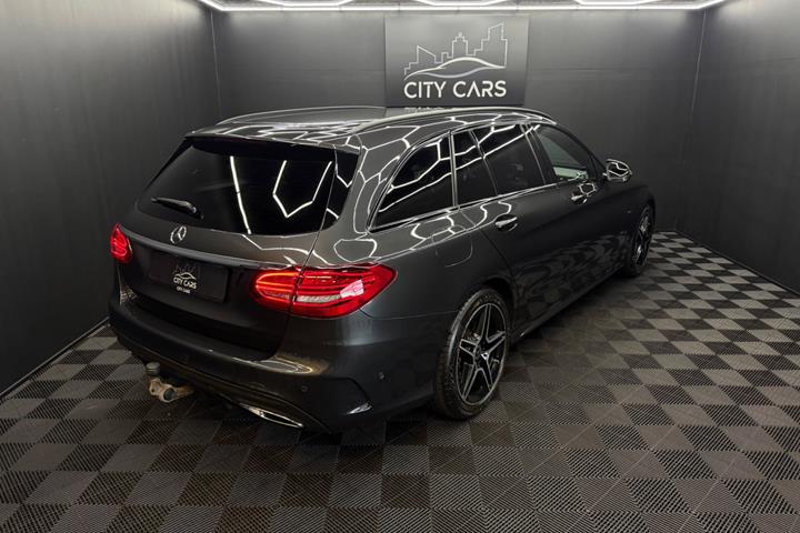 Grå Mercedes C220 d fra 2021