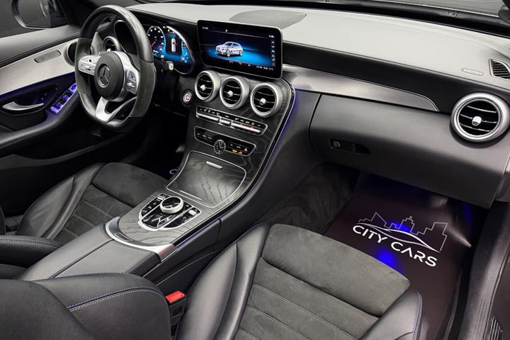 Grå Mercedes C220 d fra 2021