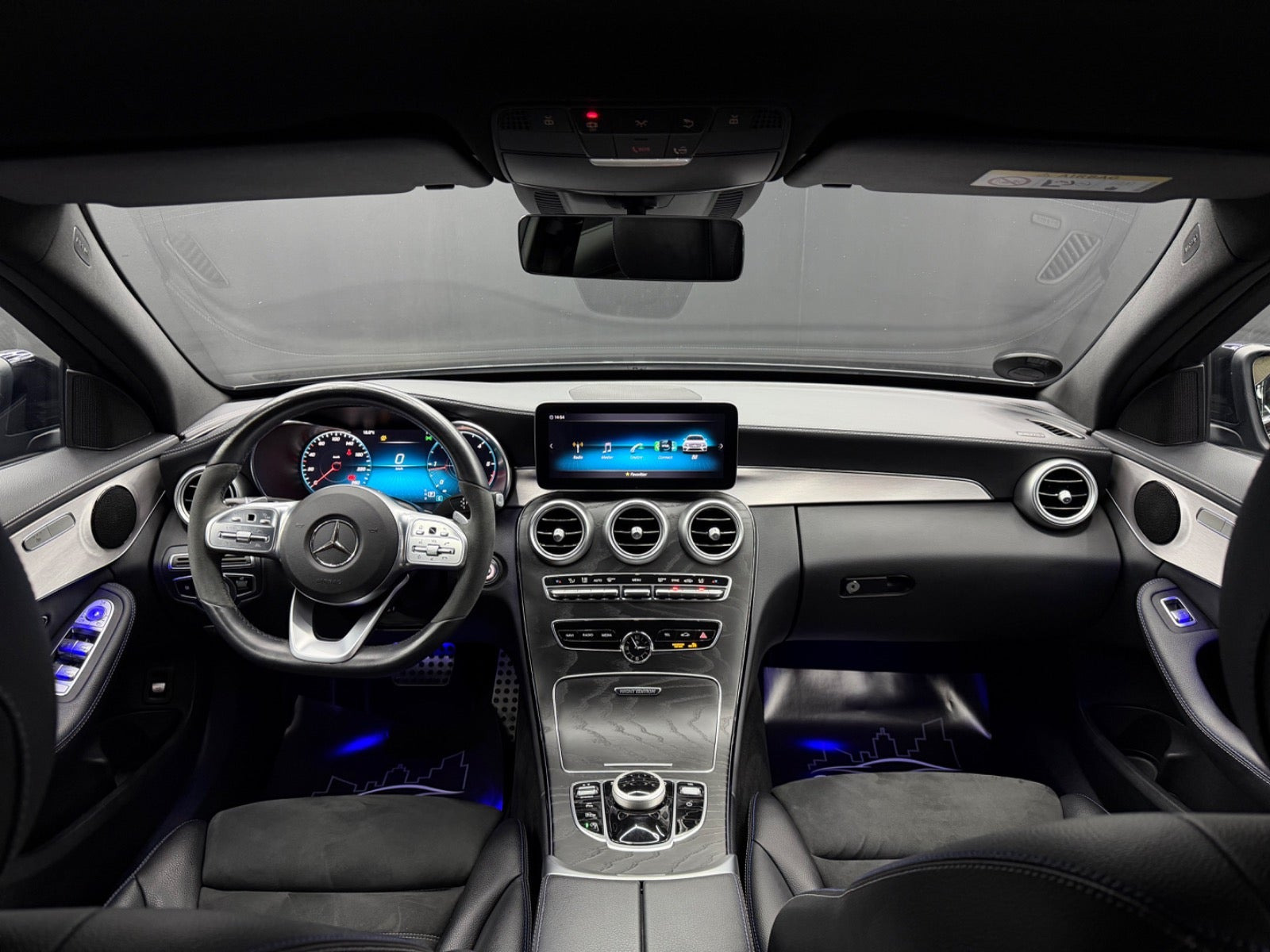 Grå Mercedes C220 d fra 2021