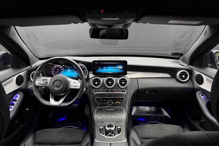 Grå Mercedes C220 d fra 2021