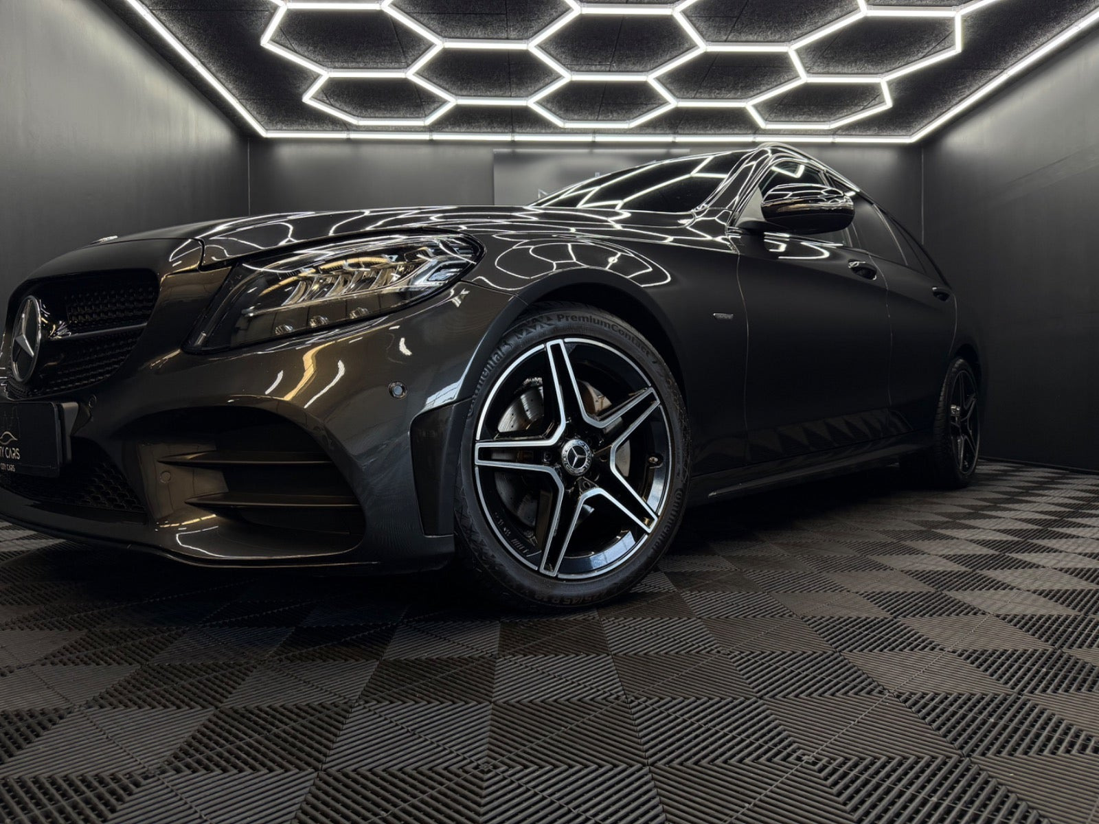 Grå Mercedes C220 d fra 2021