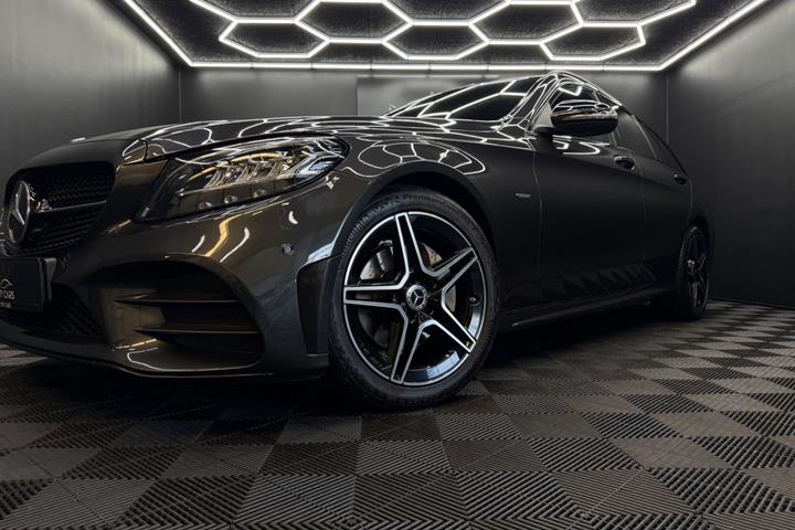 Grå Mercedes C220 d fra 2021