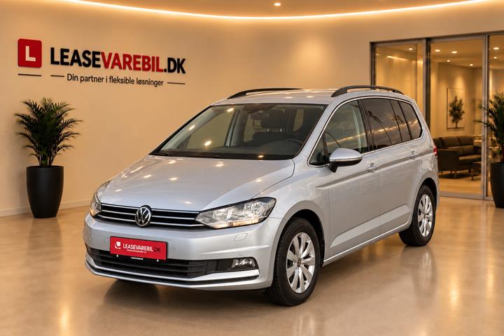Sølv VW Touran fra 2021