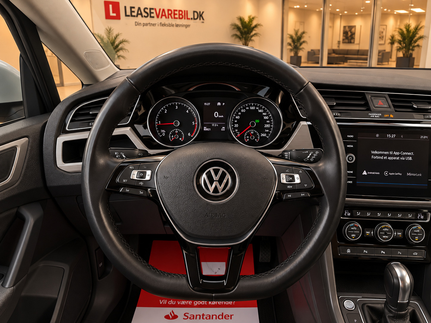 Sølv VW Touran fra 2021