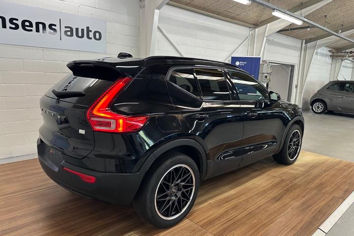Sort Volvo XC40 fra 2021