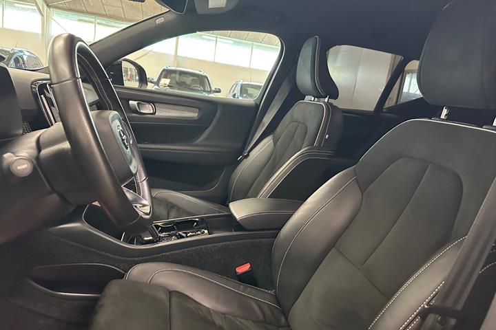 Sort Volvo XC40 fra 2021