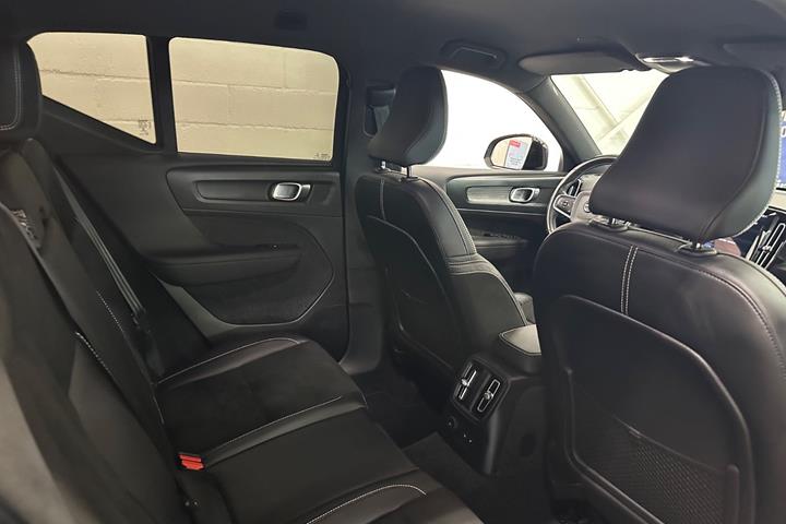 Sort Volvo XC40 fra 2021