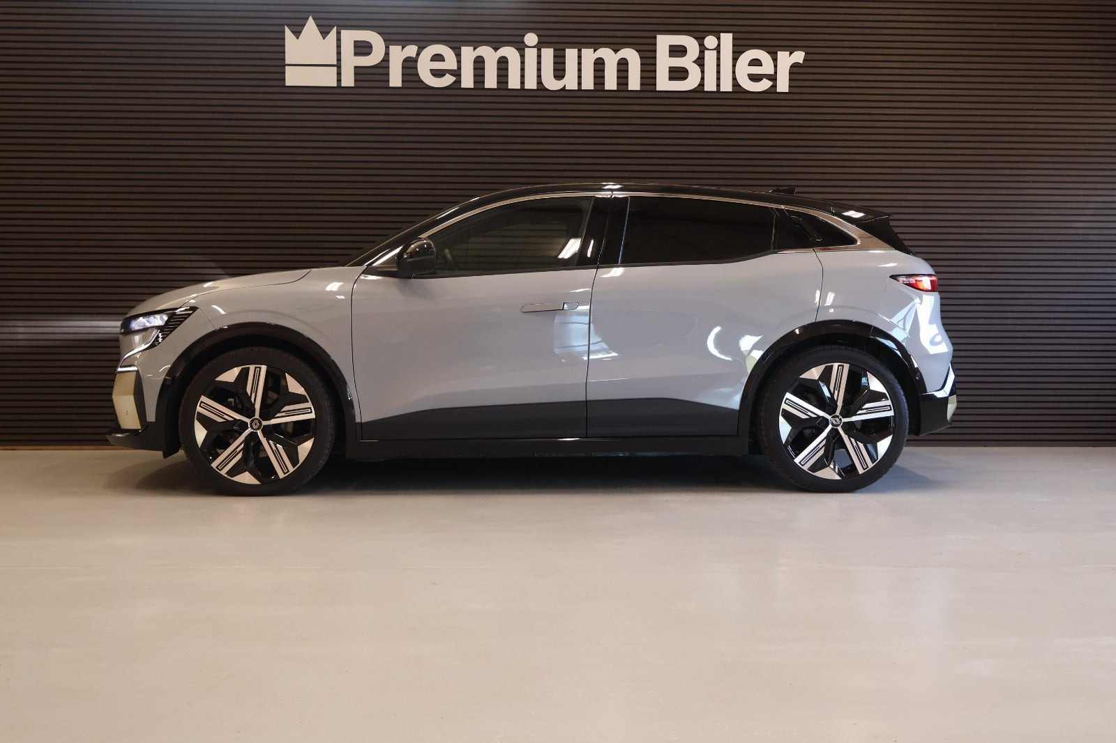 Grå Renault Megane E-Tech fra 2024