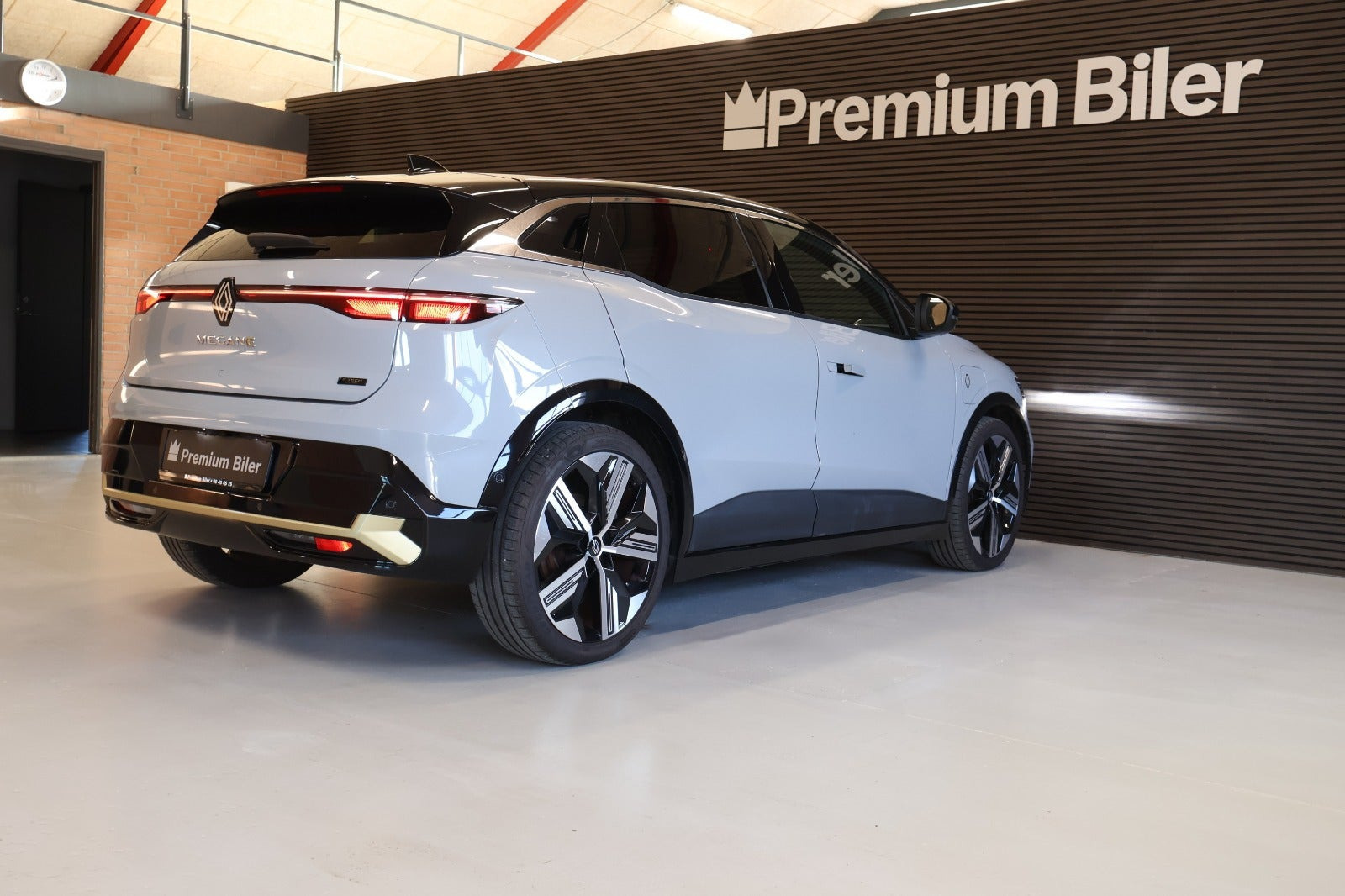 Grå Renault Megane E-Tech fra 2024