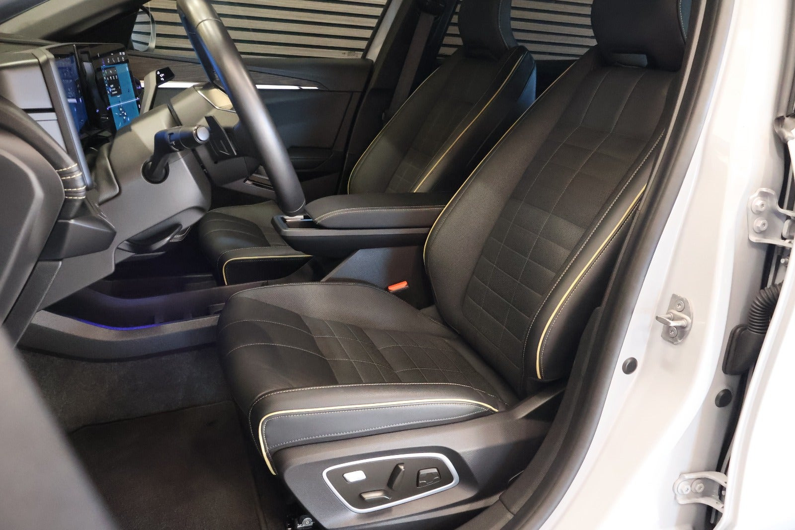 Grå Renault Megane E-Tech fra 2024