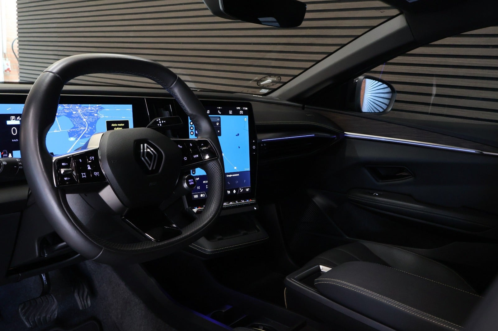 Grå Renault Megane E-Tech fra 2024