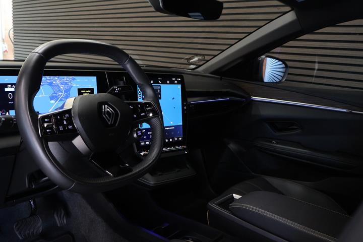 Grå Renault Megane E-Tech fra 2024