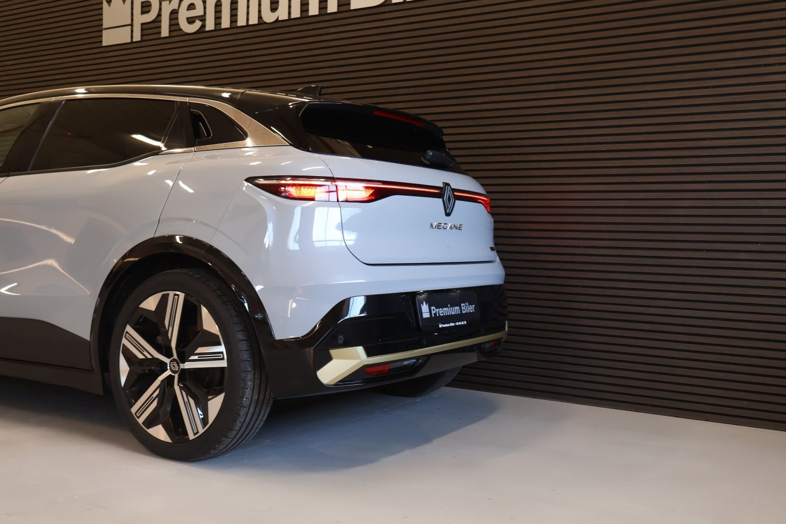Grå Renault Megane E-Tech fra 2024