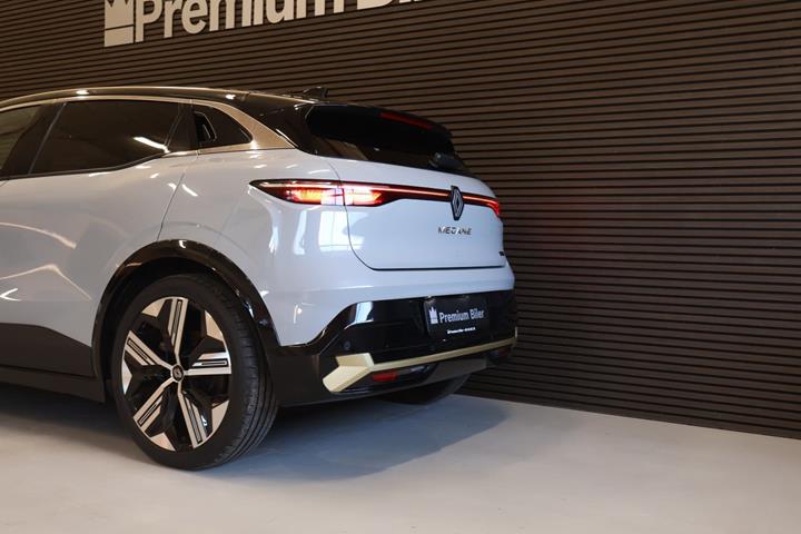 Grå Renault Megane E-Tech fra 2024