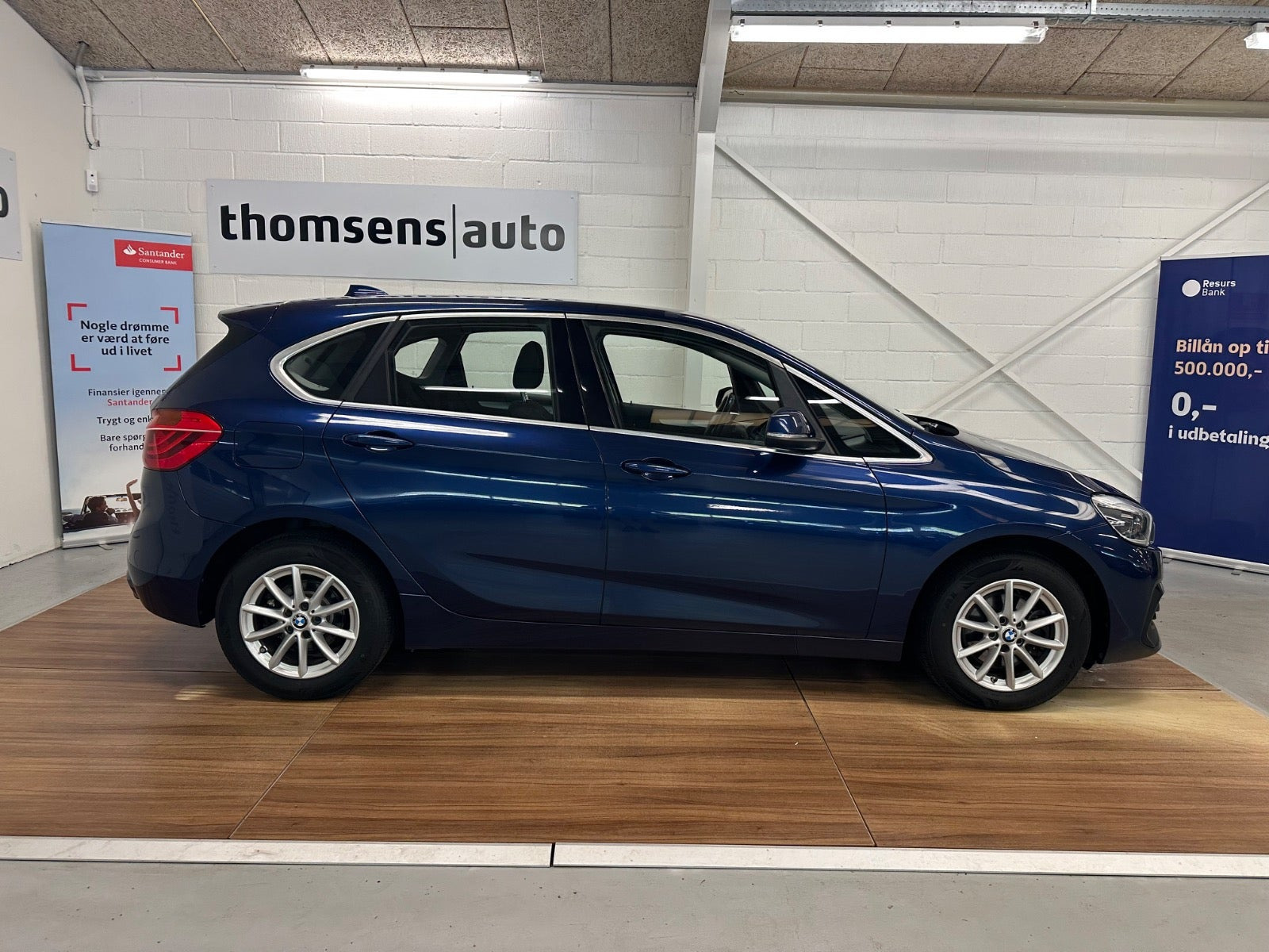 Blå BMW 218d fra 2019