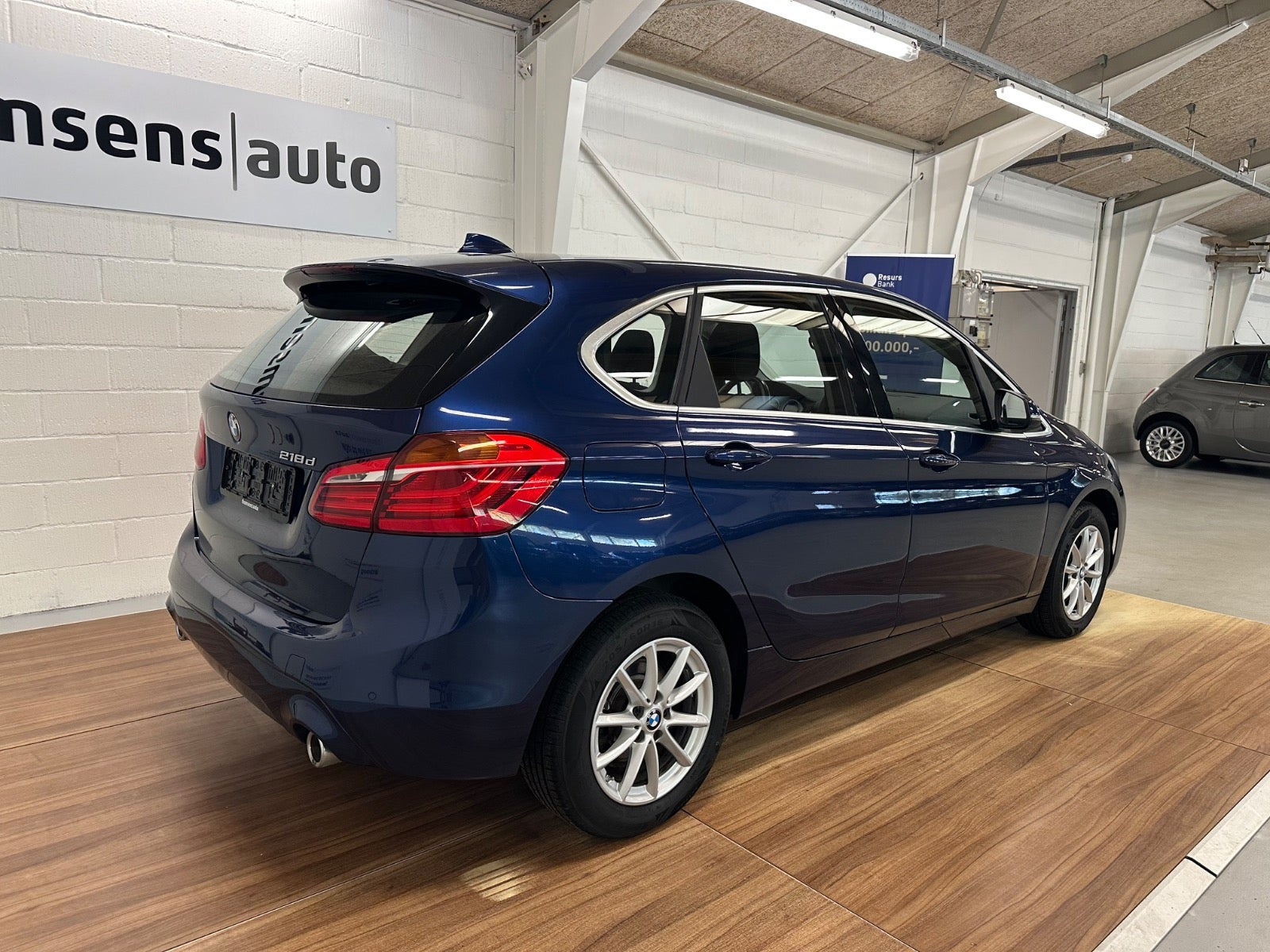 Blå BMW 218d fra 2019