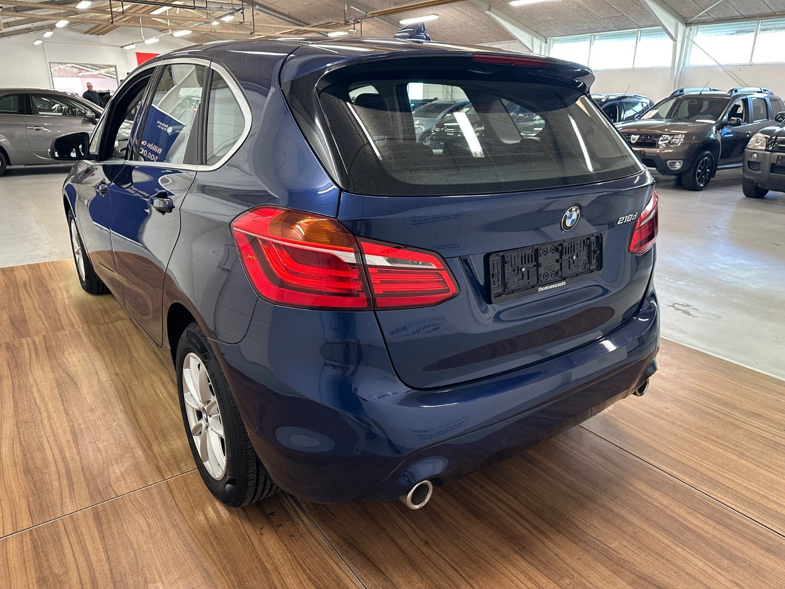 Blå BMW 218d fra 2019