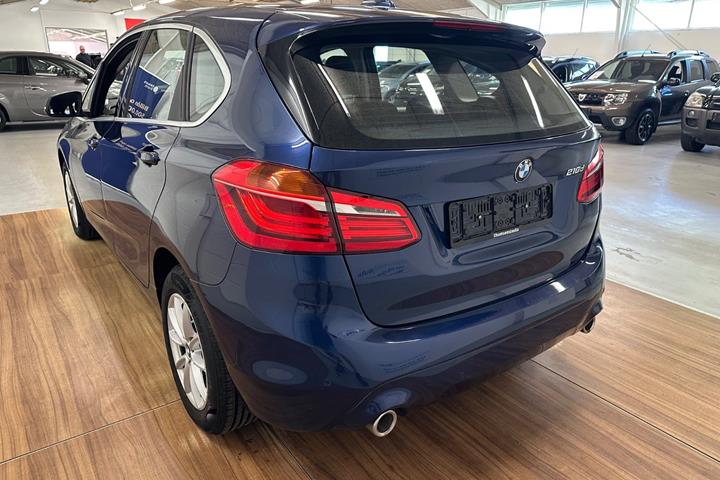 Blå BMW 218d fra 2019
