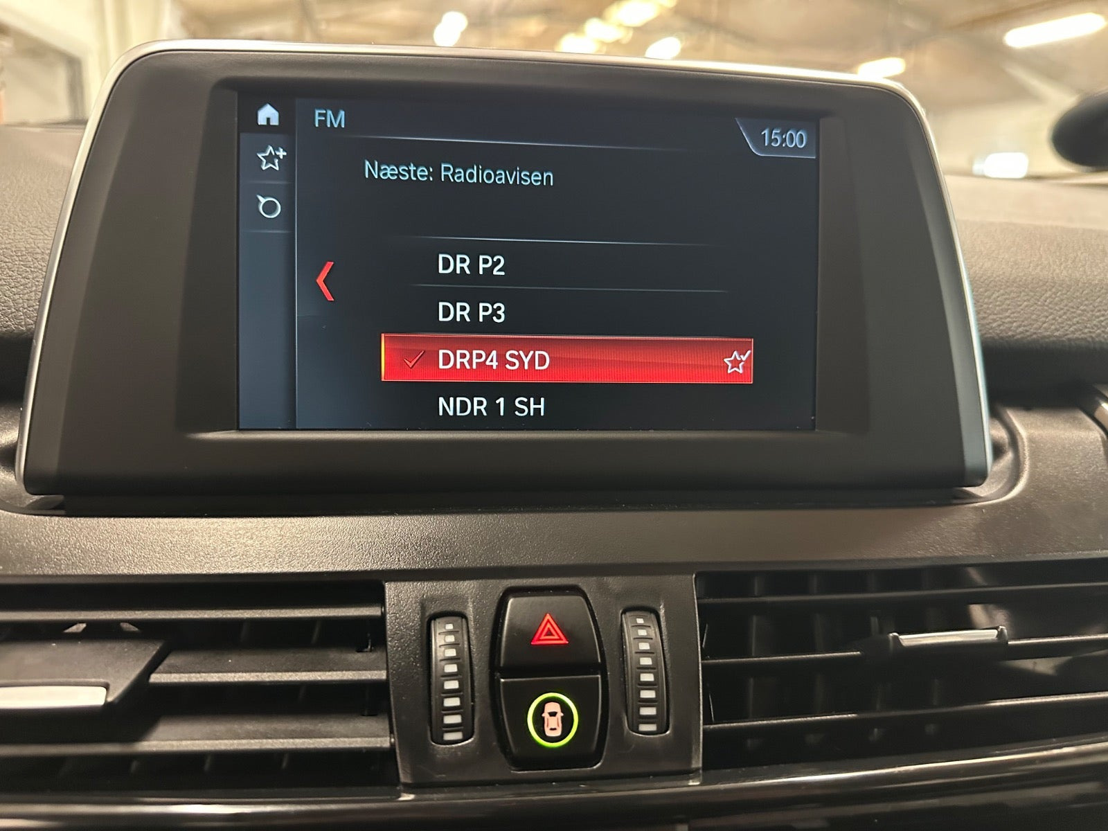 Blå BMW 218d fra 2019