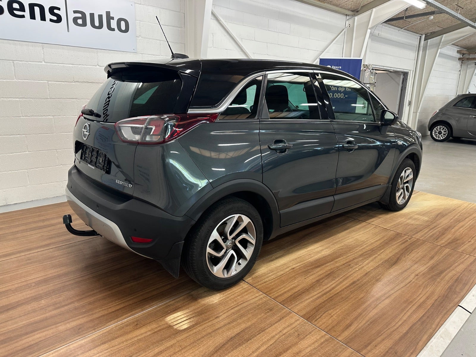 Grå Opel Crossland X fra 2018