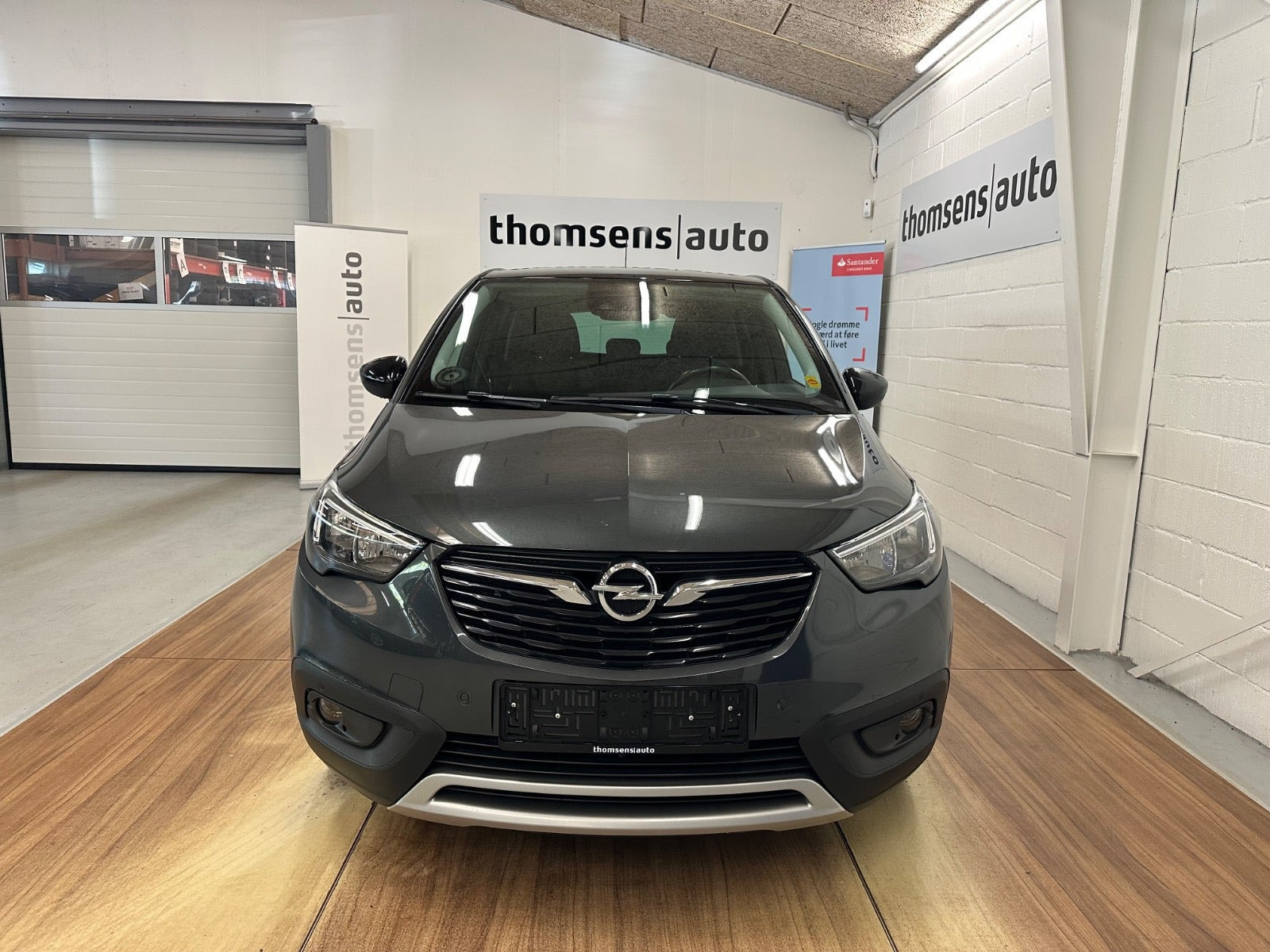 Grå Opel Crossland X fra 2018