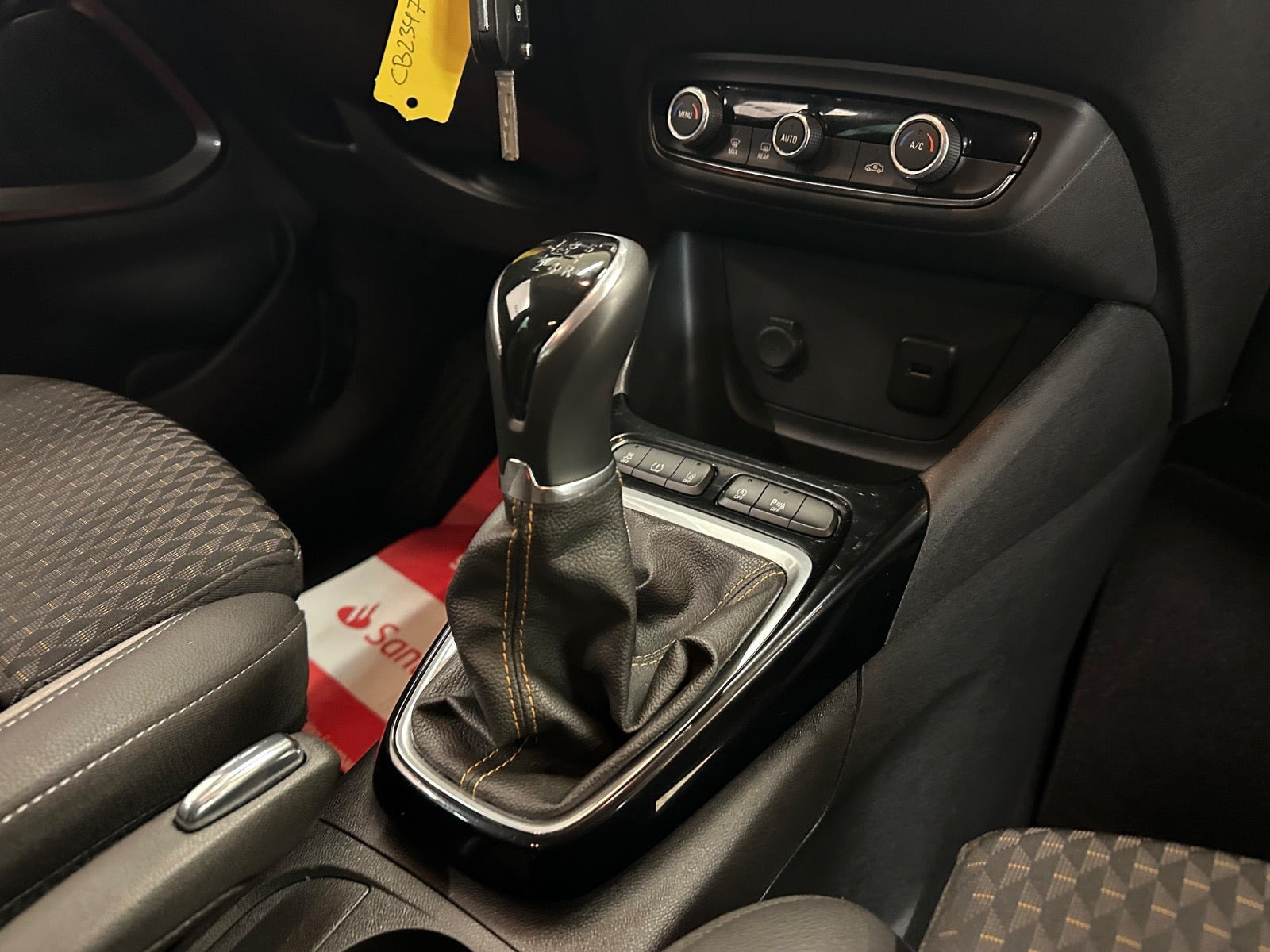 Grå Opel Crossland X fra 2018