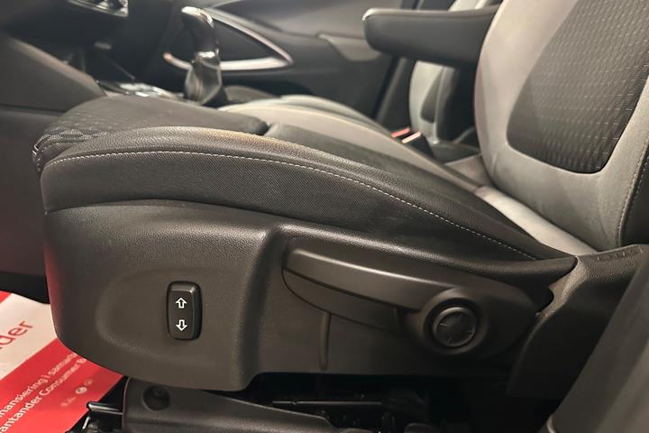 Grå Opel Crossland X fra 2018