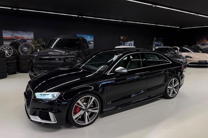 Sort Audi RS3 fra 2018