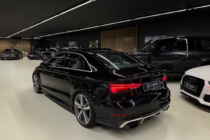 Sort Audi RS3 fra 2018