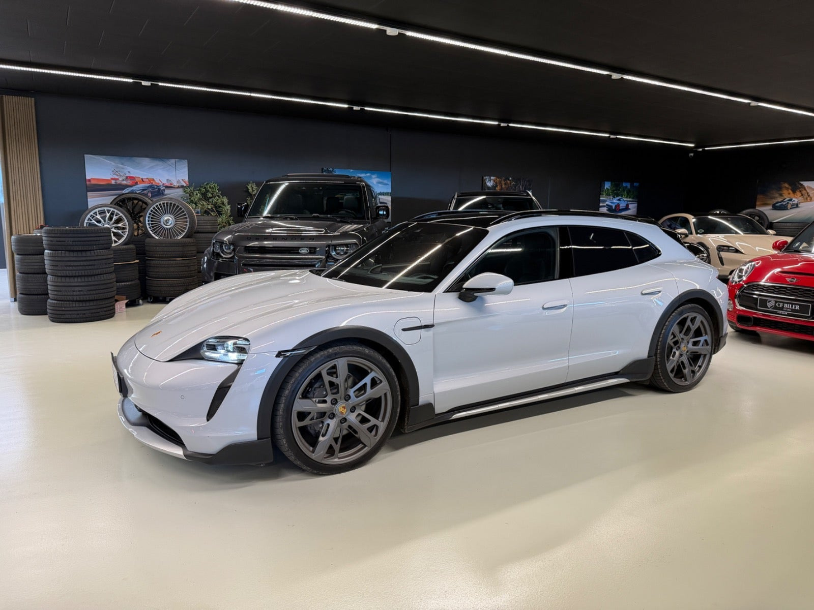 Sort Porsche Taycan 4 fra 2022
