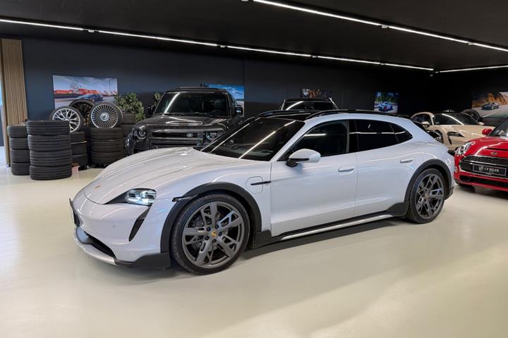 Sort Porsche Taycan 4 fra 2022