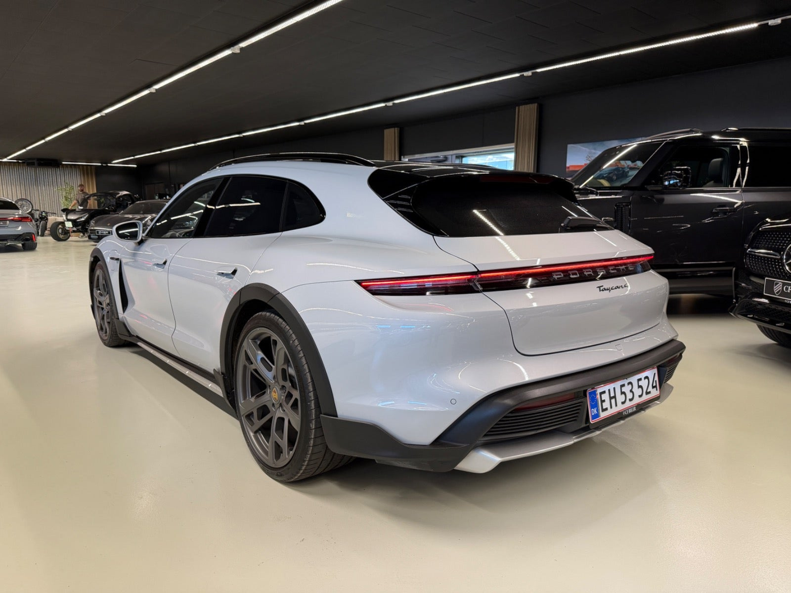 Sort Porsche Taycan 4 fra 2022