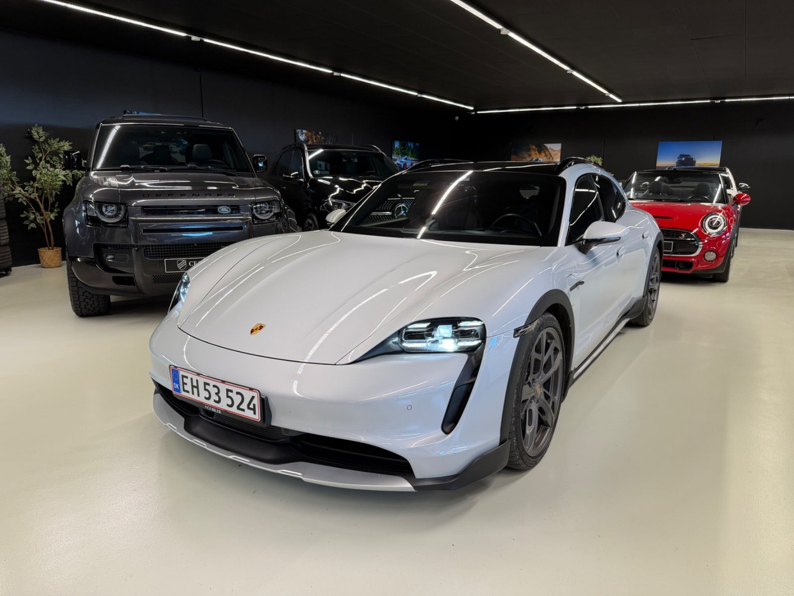 Sort Porsche Taycan 4 fra 2022