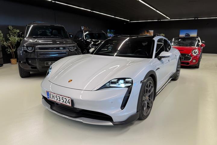 Sort Porsche Taycan 4 fra 2022