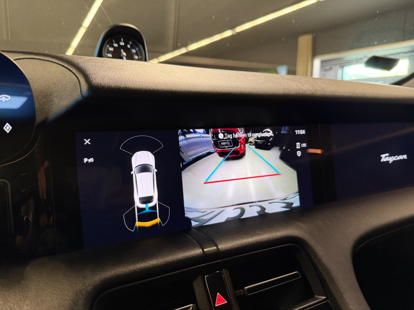 Sort Porsche Taycan 4 fra 2022