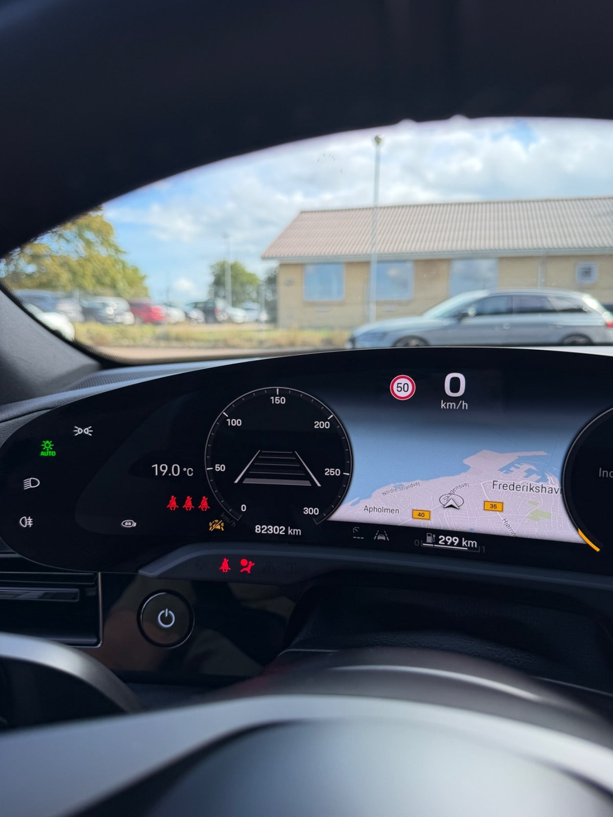 Sort Porsche Taycan 4 fra 2022