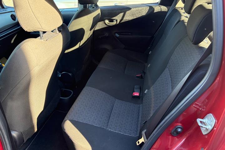 Rød Toyota Yaris fra 2014