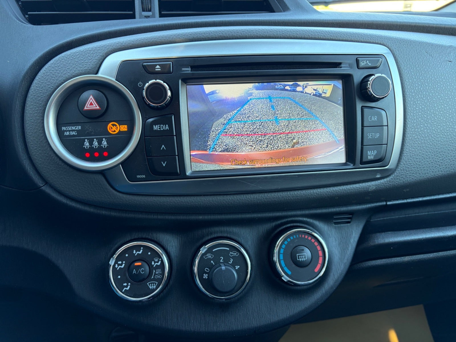 Rød Toyota Yaris fra 2014