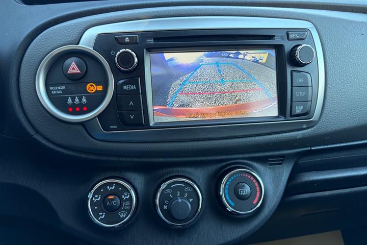 Rød Toyota Yaris fra 2014