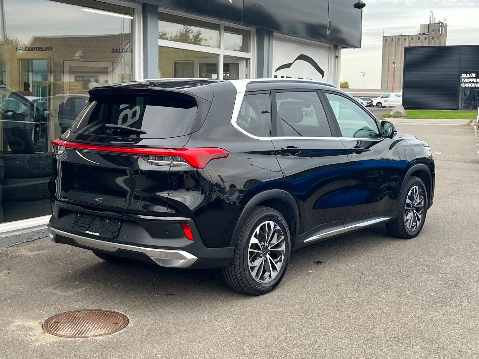 Sort Maxus Euniq6 fra 2023