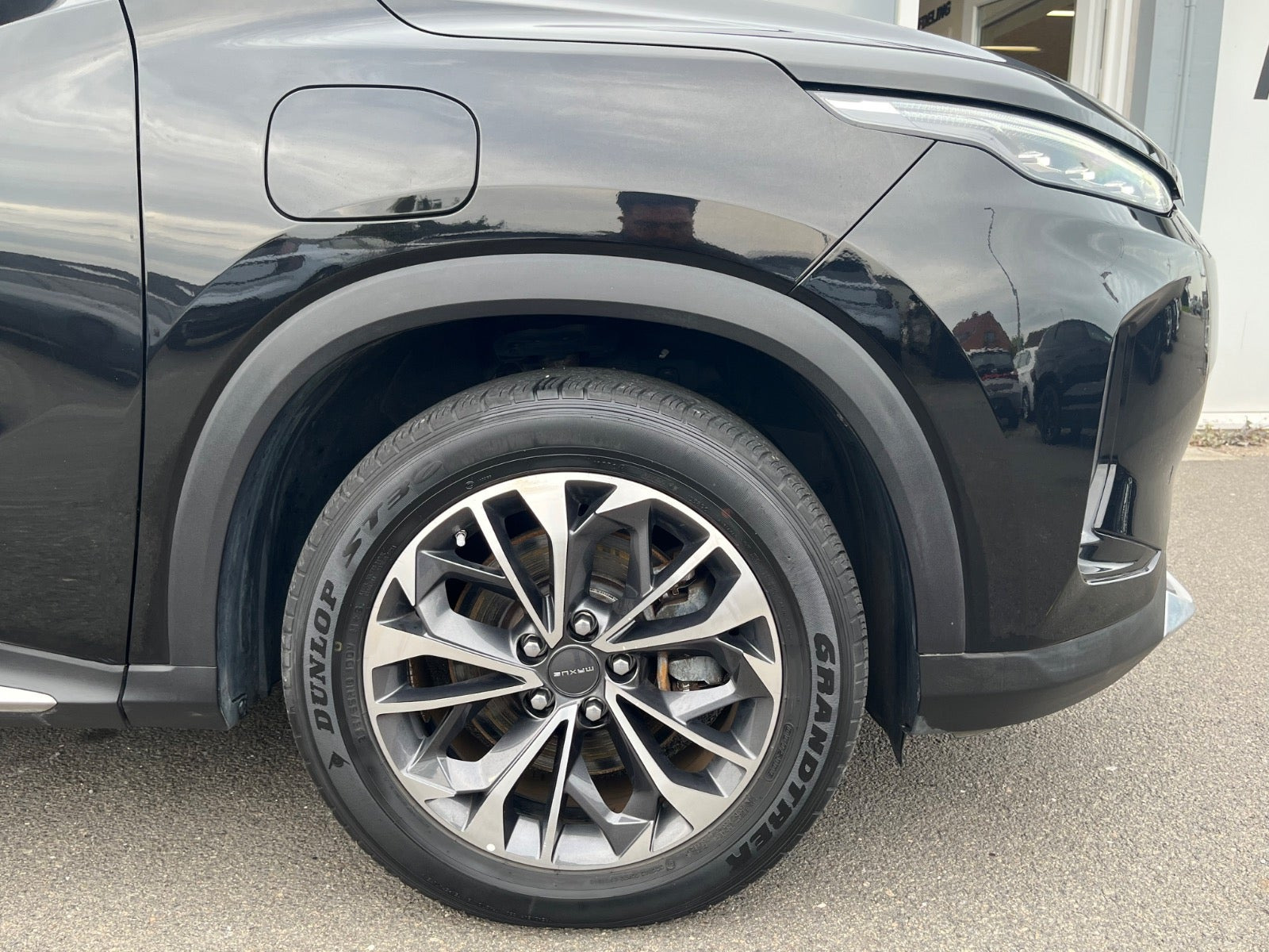 Sort Maxus Euniq6 fra 2023
