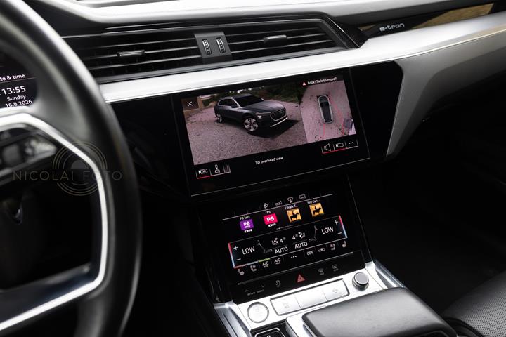 Grå Audi e-tron fra 2019
