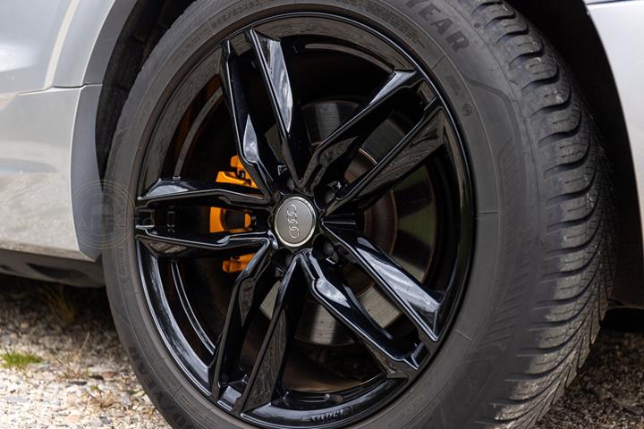 Grå Audi e-tron fra 2019